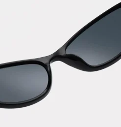 Alexa Solbriller, Black