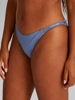 Brazilian Bikinitrusser, Charmed, M