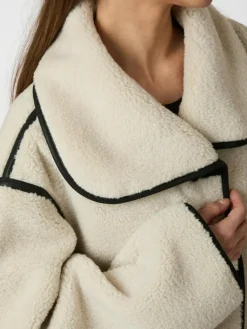 Edmund Teddy Jakke, Ivory, 38