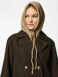 Filisa Halsedisse, Silver Mink