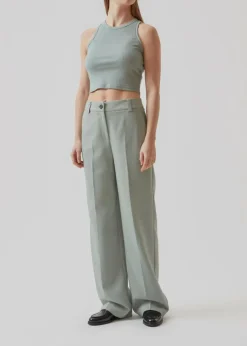 Gale Bukser, Sage, S