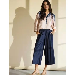 Hannah Bukser, Dark Blue, L