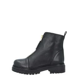 Hannah Støvler, Delfi Black, 37