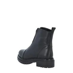 Hannah Støvler, Delfi Black, 37