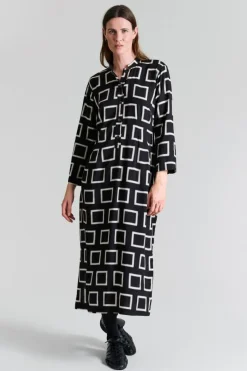 Iki Kjole, Hopscotch, L