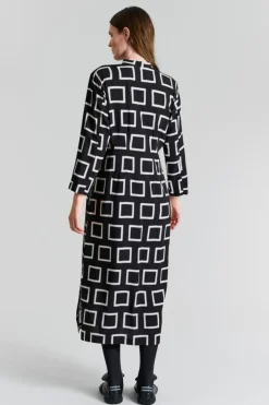 Iki Kjole, Hopscotch, L