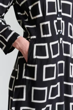 Iki Kjole, Hopscotch, L