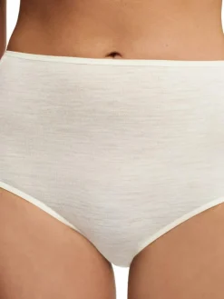 Juliana Maxitrusser, Ivory, 46