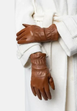 Kara S Handsker, Cognac, L