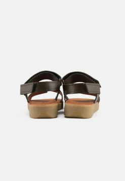 Karen Sandaler, Olive, 36