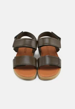 Karen Sandaler, Olive, 36