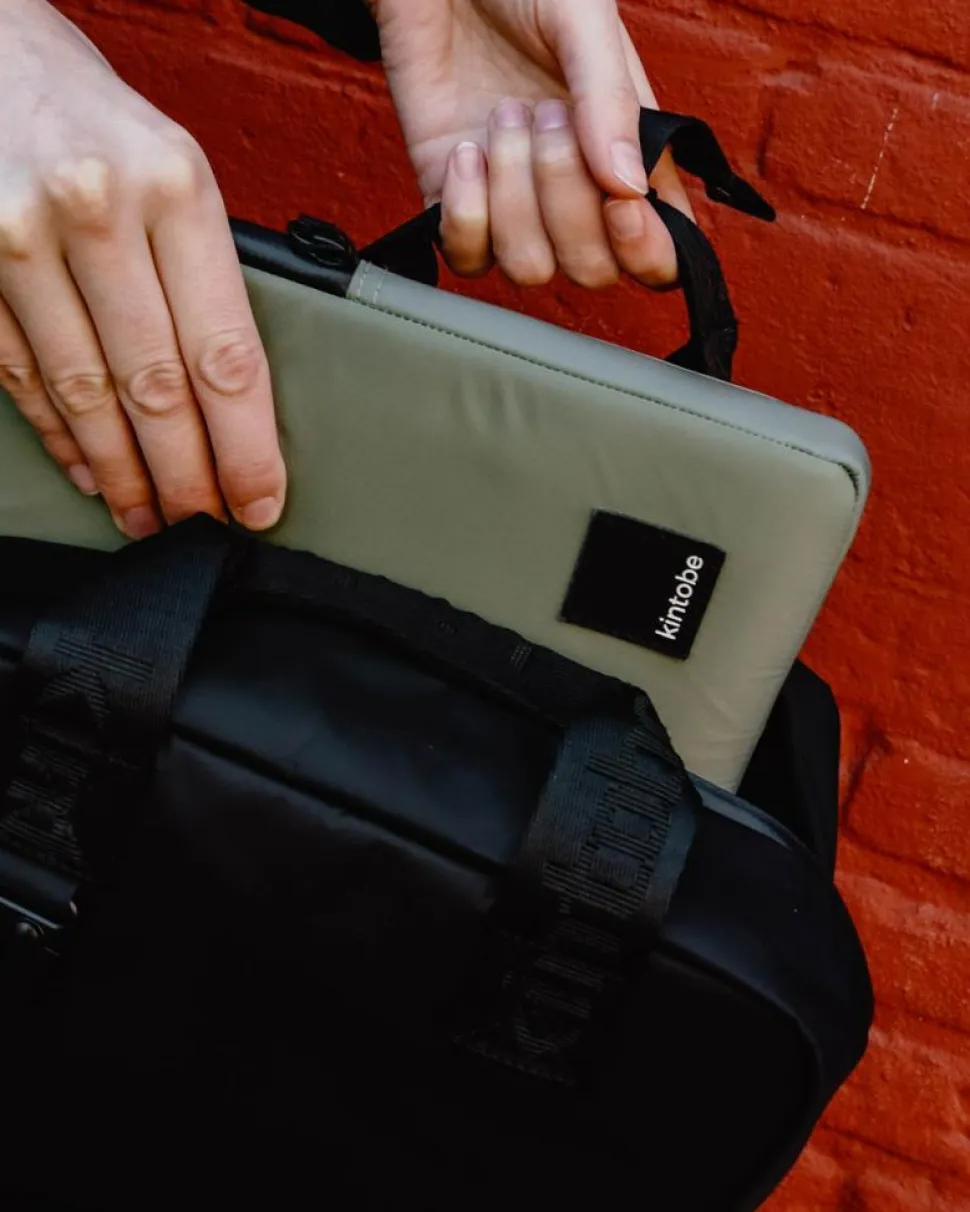 Karla Rygsæk, Black