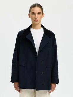 Kylie Jakke, Sky Captain, 42