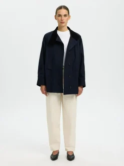 Kylie Jakke, Sky Captain, 42