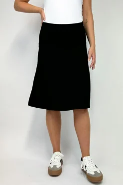 Liva Nederdel, Black, M