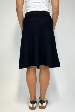 Liva Nederdel, Black, M