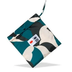 Malika Favre Animo Regnponcho, Petrol