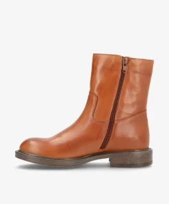 Mattie Støvler, Brandy, 39