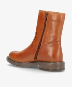 Mattie Støvler, Brandy, 39