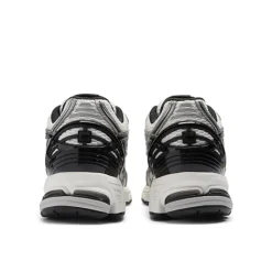 1906R Sneakers, Silver Metallic/Black, 43