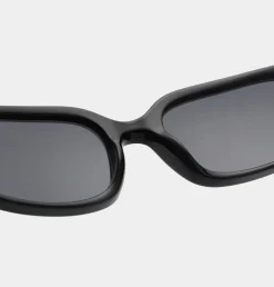 Will Solbriller, Black