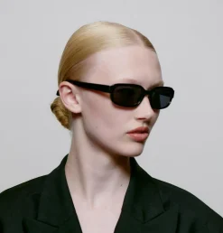 Will Solbriller, Black