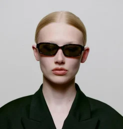 Will Solbriller, Demi Tortoise