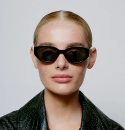 Winnie Solbriller, Black