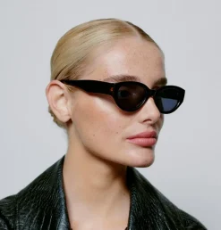 Winnie Solbriller, Black